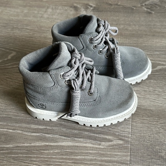 Timberland Kids Gray Ankle-High Boots with Rugged Sole Size 9 - Picture 1 of 13